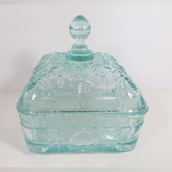 Gorgeous Vintage Light Blue Indiana Glass Tiara Honey Bee Hive Candy Dish 🐝